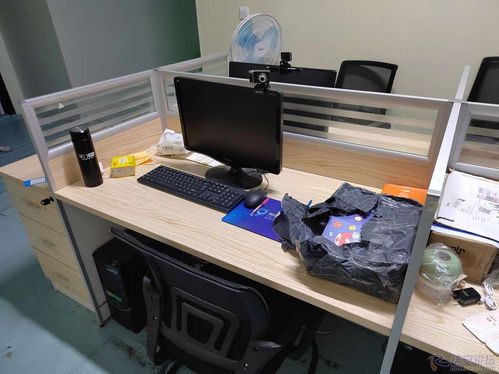 辦公桌與電腦低價(jià)轉(zhuǎn)讓，專業(yè)維修計(jì)算機(jī)及辦公設(shè)備服務(wù)